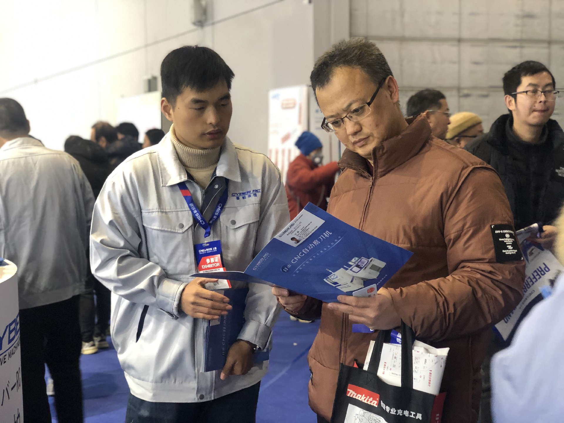 日本磨刀機(jī)上海華機(jī)展會(huì)現(xiàn)場(chǎng)