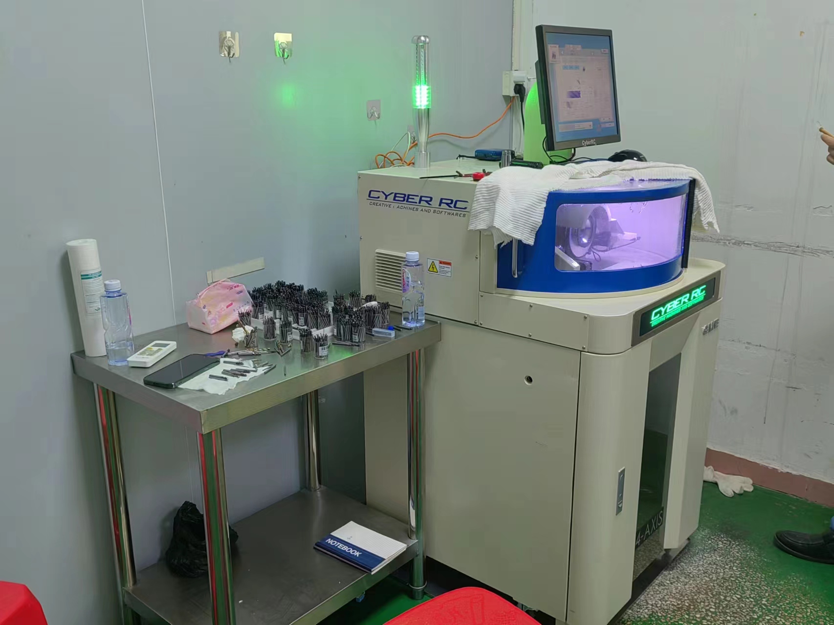 東莞港進(jìn)表業(yè)四軸磨刀機(jī)交機(jī)現(xiàn)場